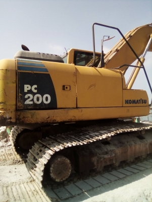 ขายคู่2คัน KOMATSU.PC200-6 กับPC200-8 เอกสารเล่มทะเบียนไฟครบขายคู่2คันราคา 1,400,000
