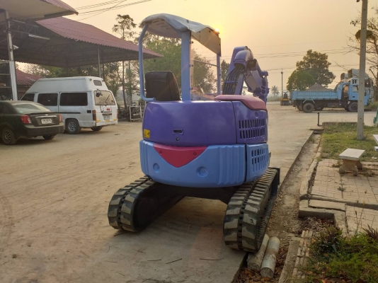ขายรถขุด Komatsu PC28UU-3 เครื่องKomatsu 3สูบ เครื่องยนต์3D82 คอนโทรลสั้น ปั้มนิ้ว แทรคยาง มีหลังคา 