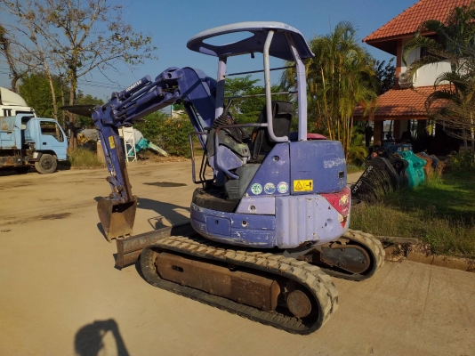 ขายรถขุด Komatsu PC28UU-3 เครื่องKomatsu 3สูบ เครื่องยนต์3D82 คอนโทรลสั้น ปั้มนิ้ว แทรคยาง มีหลังคา 