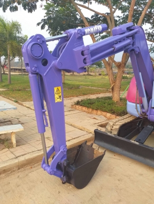 ขายรถขุด Komatsu PC28UU-3 เครื่องKomatsu 3สูบ เครื่องยนต์3D82 คอนโทรลสั้น ปั้มนิ้ว แทรคยาง มีหลังคา 