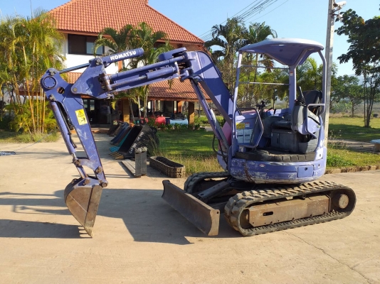 ขายรถขุด Komatsu PC28UU-3 เครื่องKomatsu 3สูบ เครื่องยนต์3D82 คอนโทรลสั้น ปั้มนิ้ว แทรคยาง มีหลังคา 