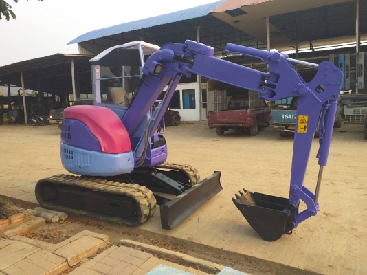 ขายรถขุด Komatsu PC28UU-3 เครื่องKomatsu 3สูบ เครื่องยนต์3D82 คอนโทรลสั้น ปั้มนิ้ว แทรคยาง มีหลังคา 