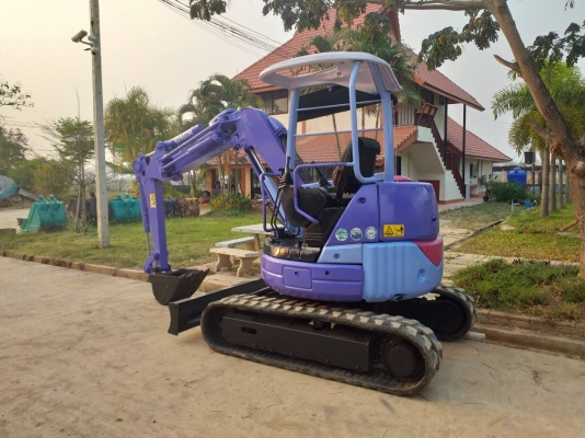 ขายรถขุด Komatsu PC28UU-3 เครื่องKomatsu 3สูบ เครื่องยนต์3D82 คอนโทรลสั้น ปั้มนิ้ว แทรคยาง มีหลังคา 