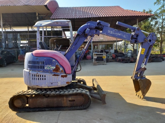ขายรถขุด Komatsu PC28UU-3 เครื่องKomatsu 3สูบ เครื่องยนต์3D82 คอนโทรลสั้น ปั้มนิ้ว แทรคยาง มีหลังคา 