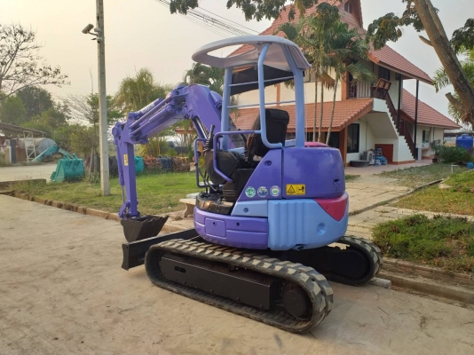 ขายรถขุด Komatsu PC28UU-3 เครื่องKomatsu 3สูบ เครื่องยนต์3D82 คอนโทรลสั้น ปั้มนิ้ว แทรคยาง มีหลังคา 