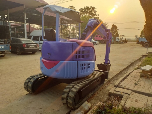 ขายรถขุด Komatsu PC28UU-3 เครื่องKomatsu 3สูบ เครื่องยนต์3D82 คอนโทรลสั้น ปั้มนิ้ว แทรคยาง มีหลังคา 