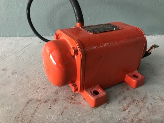 ขายมอเตอร์สั่น-เขย่า Mikasa Vibration 0.2Kw 380V made in Japan สภาพสวย(ทำสีใหม่) หมุนนิ่ม สั่นแรง พร้อมใช้งาน
