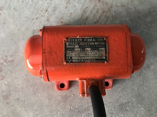 ขายมอเตอร์สั่น-เขย่า Mikasa Vibration 0.2Kw 380V made in Japan สภาพสวย(ทำสีใหม่) หมุนนิ่ม สั่นแรง พร้อมใช้งาน
