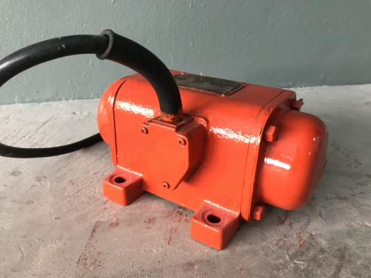 ขายมอเตอร์สั่น-เขย่า Mikasa Vibration 0.2Kw 380V made in Japan สภาพสวย(ทำสีใหม่) หมุนนิ่ม สั่นแรง พร้อมใช้งาน