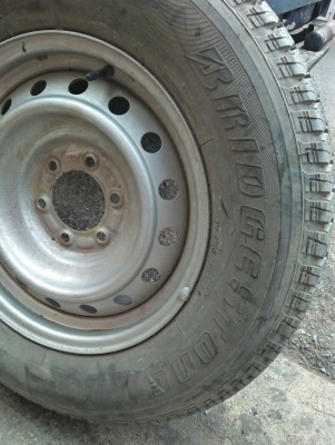 ขายล้ออะไหล่ 6 รู ISUZU D-MAX ตัวสูง พร้อมยาง เบอร์ 255/5 R 17 ปี 13 ยางปีเก่าไม่เคยใส่วิ่ง มารับของที่บ้าน