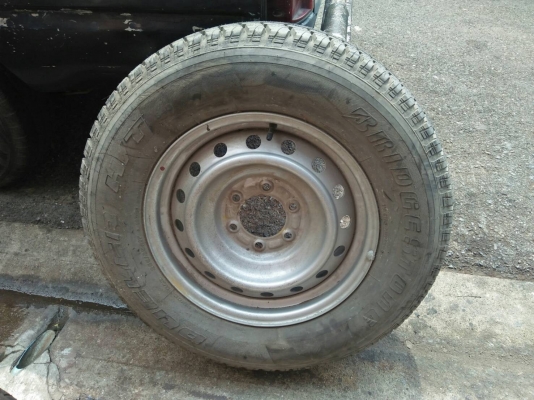 ขายล้ออะไหล่ 6 รู ISUZU D-MAX ตัวสูง พร้อมยาง เบอร์ 255/5 R 17 ปี 13 ยางปีเก่าไม่เคยใส่วิ่ง มารับของที่บ้าน ขายล้ออะไหล่ 6 รู ISUZU D-MAX ตัวสูง พร้อมยาง เบอร์ 255/5 R 17 ปี 13 ยางปีเก่าไม่เคยใส่วิ่ง มารับของที่บ้าน
