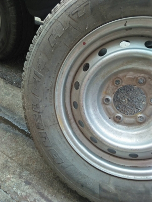 ขายล้ออะไหล่ 6 รู ISUZU D-MAX ตัวสูง พร้อมยาง เบอร์ 255/5 R 17 ปี 13 ยางปีเก่าไม่เคยใส่วิ่ง มารับของที่บ้าน