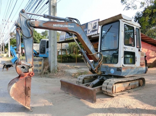 ขายรถขุด MITSUBISHI ME-30 ขนาด PC-30 เก่านอกมีเอกสารอินวอย☎️ติดต่อ 085-5632278 , 097-0795497 (ราคาต่อรองได้)