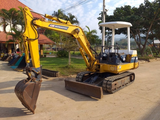 ขายรถขุดKomatsu PC30-6 เครื่องยนต์3D84 เครื่องโคมัสสุ 3 สูบ คอนโทรลลูกหมาก ปั้มเฟือง3ตอน ใบมีด แทรคย