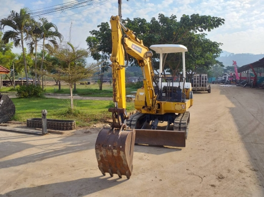 ขายรถขุดKomatsu PC30-6 เครื่องยนต์3D84 เครื่องโคมัสสุ 3 สูบ คอนโทรลลูกหมาก ปั้มเฟือง3ตอน ใบมีด แทรคยาง รถเดิมๆเก่านอก (มีเอกสาร)