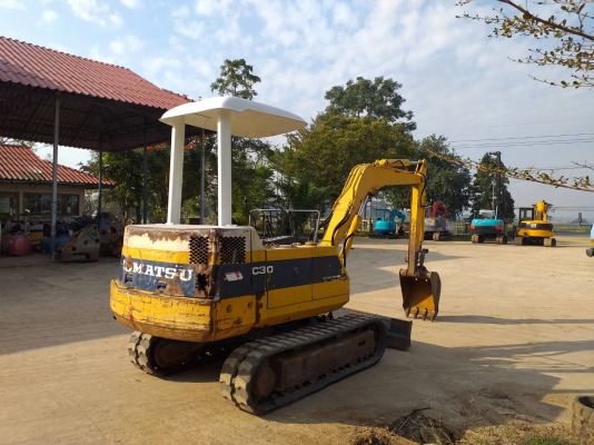 ขายรถขุดKomatsu PC30-6 เครื่องยนต์3D84 เครื่องโคมัสสุ 3 สูบ คอนโทรลลูกหมาก ปั้มเฟือง3ตอน ใบมีด แทรคยาง รถเดิมๆเก่านอก (มีเอกสาร)