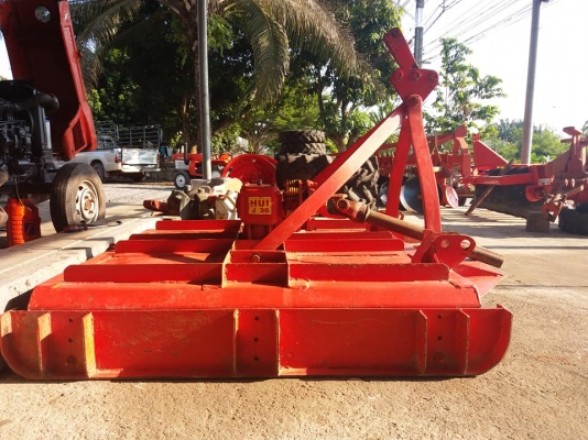 ขายตัดหญ้า ขนาด1.30 สภาพสวยพร้อมใช้  ราคา 24,000 บาท  สนใจติดต่อสอบถาม 084-9997463