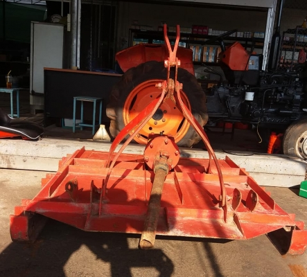 ขายตัดหญ้า ขนาด1.30 สภาพสวยพร้อมใช้  ราคา 24,000 บาท  สนใจติดต่อสอบถาม 084-9997463