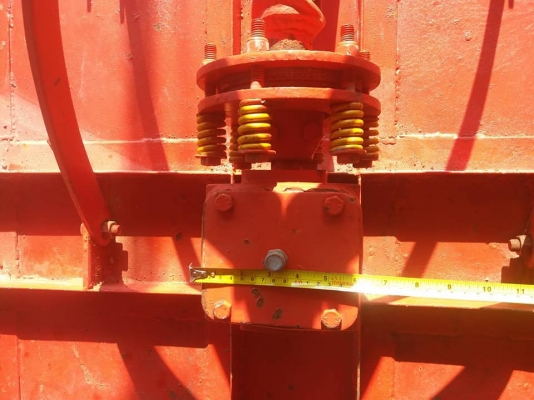 ขายตัดหญ้า ขนาด1.30 สภาพสวยพร้อมใช้  ราคา 24,000 บาท  สนใจติดต่อสอบถาม 084-9997463