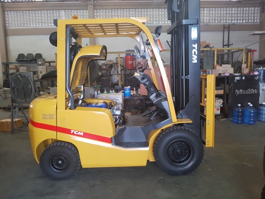 ขายรถยกโฟล์คลิฟท์ TCM  2.5 ตัน 3ตัน Diesel รถใหม่นะครับ