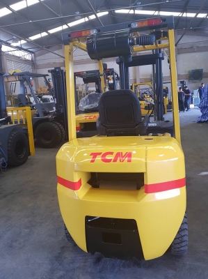 ขายรถยกโฟล์คลิฟท์ TCM  2.5 ตัน 3ตัน Diesel รถใหม่นะครับ