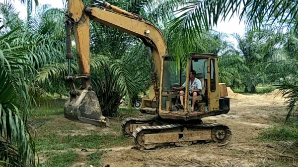 มี VDO ให้ชม.KOMATSU PC60-5 ราคา 210000