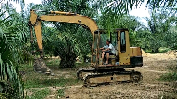 มี VDO ให้ชม.KOMATSU PC60-5 ราคา 210000 มี VDO ให้ชม.KOMATSU PC60-5 ราคา 210000