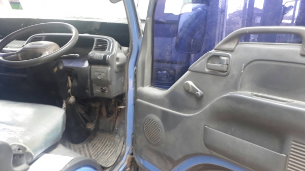 ISUZU NPR 130 HP 4HG1 Turbo ปี 47 รถบรรทุกหกล้อ ห้างแท้ กระบะเหล็กมีหลังคาความยาว 5 เมตร รถสวยจัดสีส