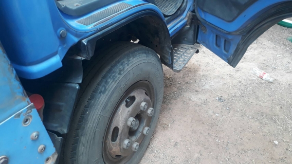 ISUZU NPR 130 HP 4HG1 Turbo ปี 47 รถบรรทุกหกล้อ ห้างแท้ กระบะเหล็กมีหลังคาความยาว 5 เมตร รถสวยจัดสีส ISUZU NPR 130 HP 4HG1 Turbo ปี 47 รถบรรทุกหกล้อ ห้างแท้ กระบะเหล็กมีหลังคาความยาว 5 เมตร รถสวยจัดสีส