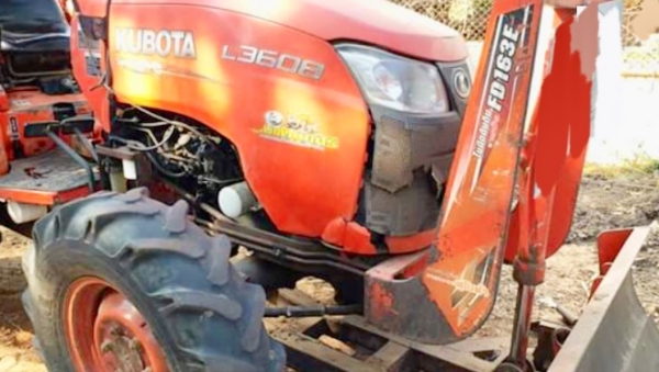 KUBOTA L3608 - 4WD ปี 56 รถบอดี้สวยสีสันเดิมๆสภาพดีพร้อมใช้งานได้เลยครับ เครื่องแรงดีเกียร์เดินหน้าถ