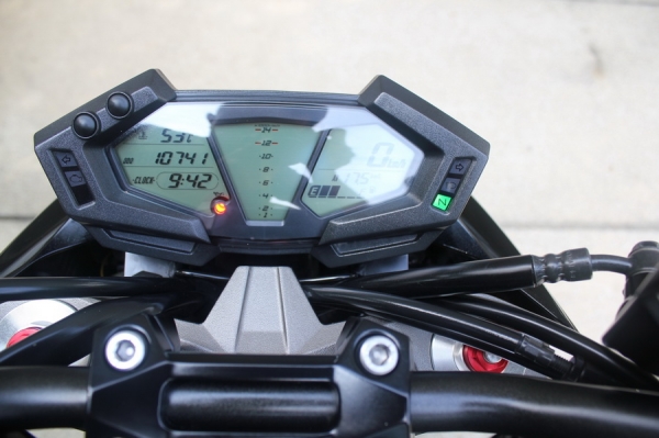 Z800 รถสวย พร้อมของแต่ง ท่อAkrapovic ออกรถง่ายๆ Z800 รถสวย พร้อมของแต่ง ท่อAkrapovic ออกรถง่ายๆ