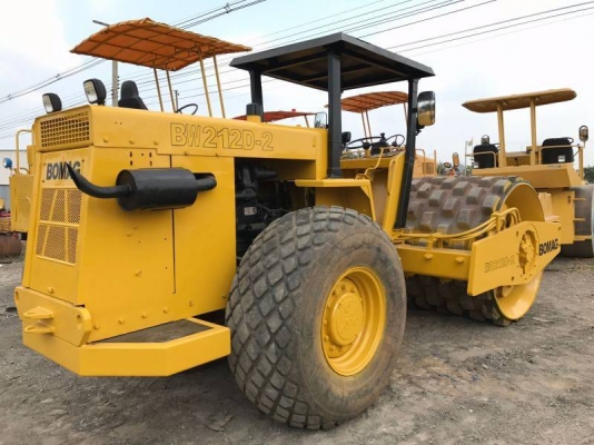 รถบดสั่นเสทือน10ตัน2เพลา Bomax BW212D2 ลูกเรียบพร้อมลูกหนาม เล่มทะเบียน พร้อมลงงาน