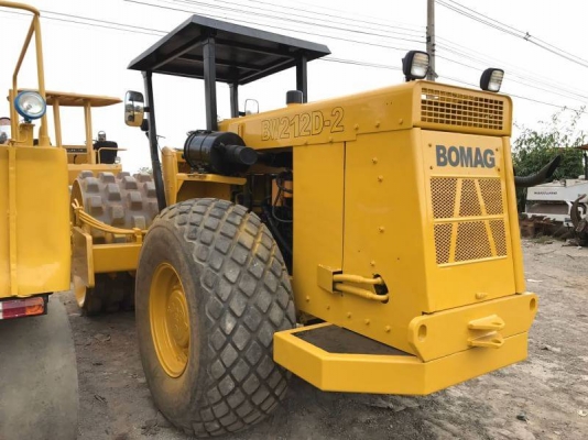 รถบดสั่นเสทือน10ตัน2เพลา Bomax BW212D2 ลูกเรียบพร้อมลูกหนาม เล่มทะเบียน พร้อมลงงาน