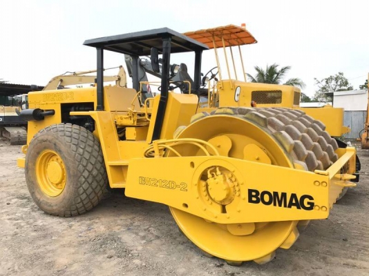 รถบดสั่นเสทือน10ตัน2เพลา Bomax BW212D2 ลูกเรียบพร้อมลูกหนาม เล่มทะเบียน พร้อมลงงาน