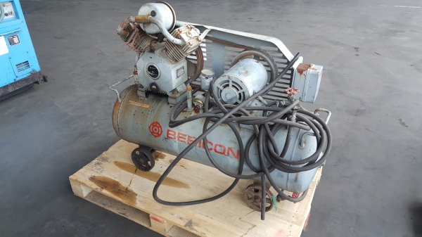SALE*FROM JAPAN งานนำเข้า จากญี่ปุ่น เครื่องปั๊มลมHITACHI /ขนาด235 ลิตร ,2 สูบ ,2.2 KW. , SPEED:1,100 rpm. (ไฟญี่ปุ่น)