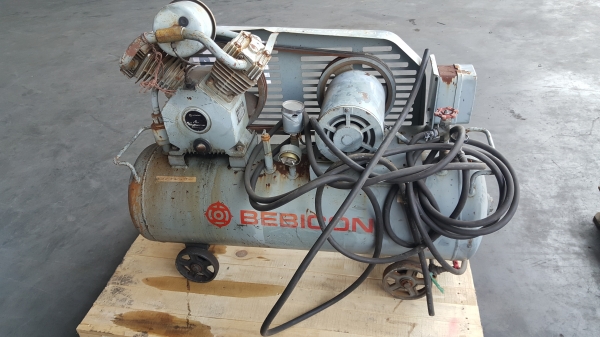 SALE*FROM JAPAN งานนำเข้า จากญี่ปุ่น เครื่องปั๊มลมHITACHI /ขนาด235 ลิตร ,2 สูบ ,2.2 KW. , SPEED:1,100 rpm. (ไฟญี่ปุ่น) SALE*FROM JAPAN งานนำเข้า จากญี่ปุ่น เครื่องปั๊มลมHITACHI /ขนาด235 ลิตร ,2 สูบ ,2.2 KW. , SPEED:1,100 rpm. (ไฟญี่ปุ่น)