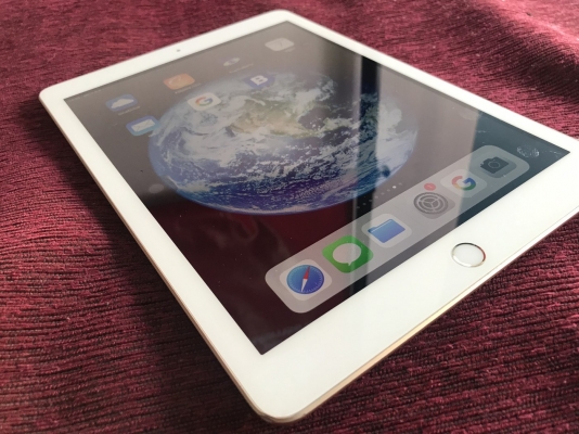 ขาย iPad Gen5 เครื่องศูนย์ไทย32GB wifi สีทอง model MPGT2TH ขายถูก 5,500บาท