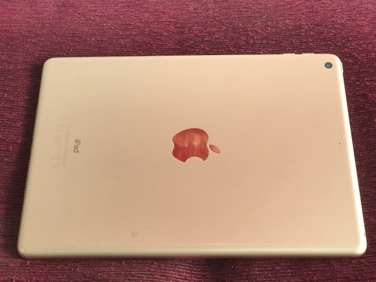 ขาย iPad Gen5 เครื่องศูนย์ไทย32GB wifi สีทอง model MPGT2TH ขายถูก 5,500บาท ขาย iPad Gen5 เครื่องศูนย์ไทย32GB wifi สีทอง model MPGT2TH ขายถูก 5,500บาท
