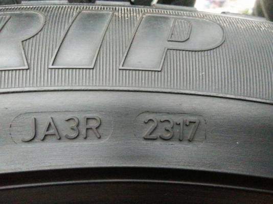 ขายยาง 265/50R20 GOOD YEAR ปี17 ดอกยางหนาเต็มสดเท่ากันไม่แตกลายไม่ร้าวใช้งานมาน้อยมาก ชุดละ 8900 พร้ ขายยาง 265/50R20 GOOD YEAR ปี17 ดอกยางหนาเต็มสดเท่ากันไม่แตกลายไม่ร้าวใช้งานมาน้อยมาก ชุดละ 8900 พร้