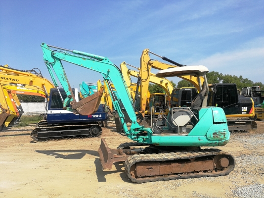 ขายครับpc40-7 สภาพสวยครับ โทร.0851562314