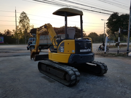 รถขุดโคมัสสุPC40MR2หลังคา