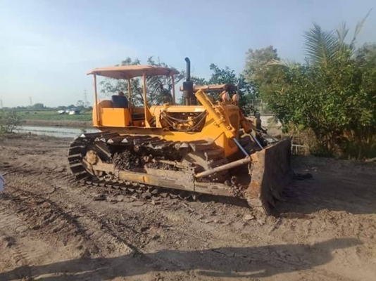 ขายรถแทรคเตอร์CAT.D4D ตืนเป็ดรถใช้งานปกติราคา 210,000