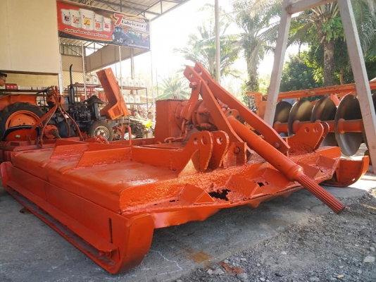 ขายหางตัดหญ้า ขนาด 1.70 เมตร หัวใหญ่ สภาพพร้อม สนใจติดต่อ 084-9997463