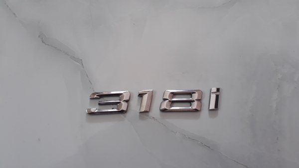 เพลทโลโก้ 318i แท้ ติดท้ายรถ BMW
