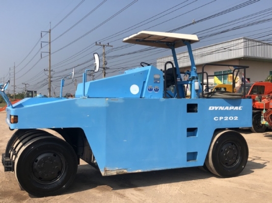 ขายรถบด 9 ล้อ DYNAPAC CP202 ปี 2000 นำเข้าเองจากญี่ปุ่น สภาพสวยพร้อมใช้ มีVDOการทำงานครับ