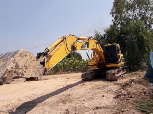 ขาย 570,000 CAT 320 B เล่มทะเบียน เครื่องดี ปั้มแรง เอวแน่น ช่วงล่างดี รถพร้อมใช้งาน รถอยู่ บุรีรัมย์ 090-772-3710 090-772-3708