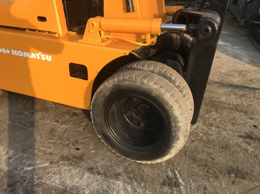 Komatsu fd30-2สภาพดีเก่าญี่ปุ่น มีใบอินวอยไม่เคยใช้ในไทย