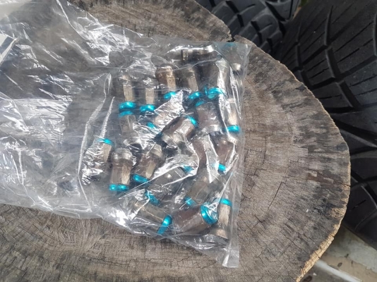 ขายถูกๆ ล้อแม๊กขอบ20นิ้ว สภาพดี ไม่เคยซ่อม พร้อมยาง ถอดออกมาจากรถส่วนตัวครับ