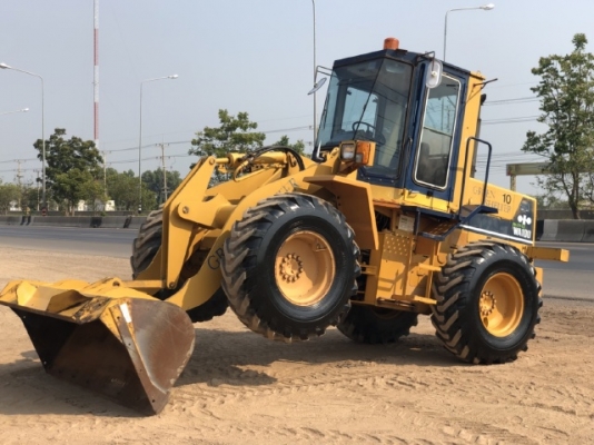 ขายรถตักล้อยาง KOMATSU WA100-1 นำเข้าเองจากญี่ปุ่น สภาพสวยพร้อมใช้ มีVDOการทำงานครับ