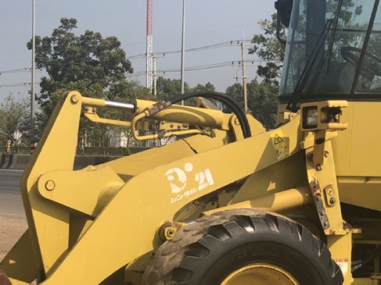 ขายรถตักล้อยาง KOMATSU WA100-3 นำเข้าเองจากญี่ปุ่น สภาพสวยพร้อมใช้ มีVDOการทำงานครับ ขายรถตักล้อยาง KOMATSU WA100-3 นำเข้าเองจากญี่ปุ่น สภาพสวยพร้อมใช้ มีVDOการทำงานครับ